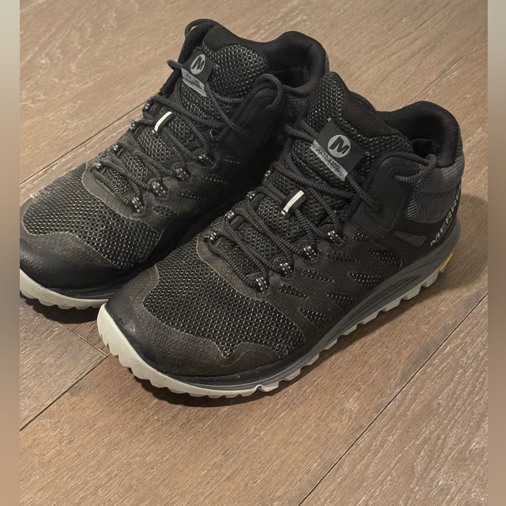 Men’s Merrell Nova 2 mid waterproof size 8.5
